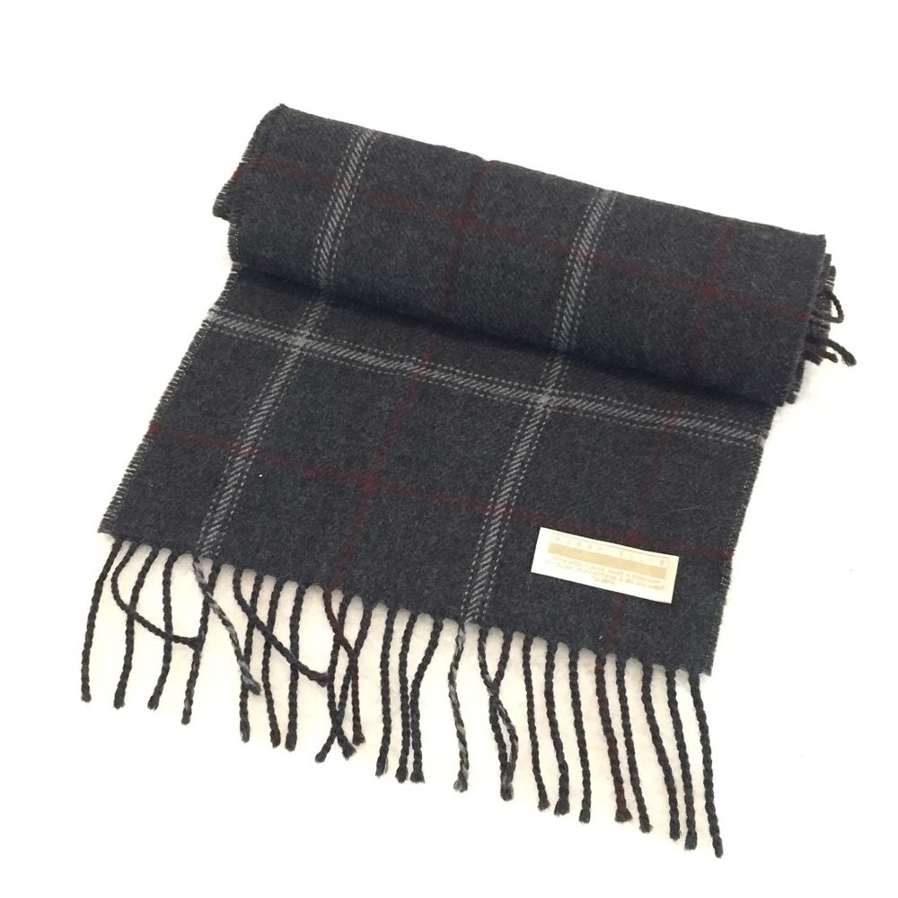 Very nice wool scarf Perry Ellis